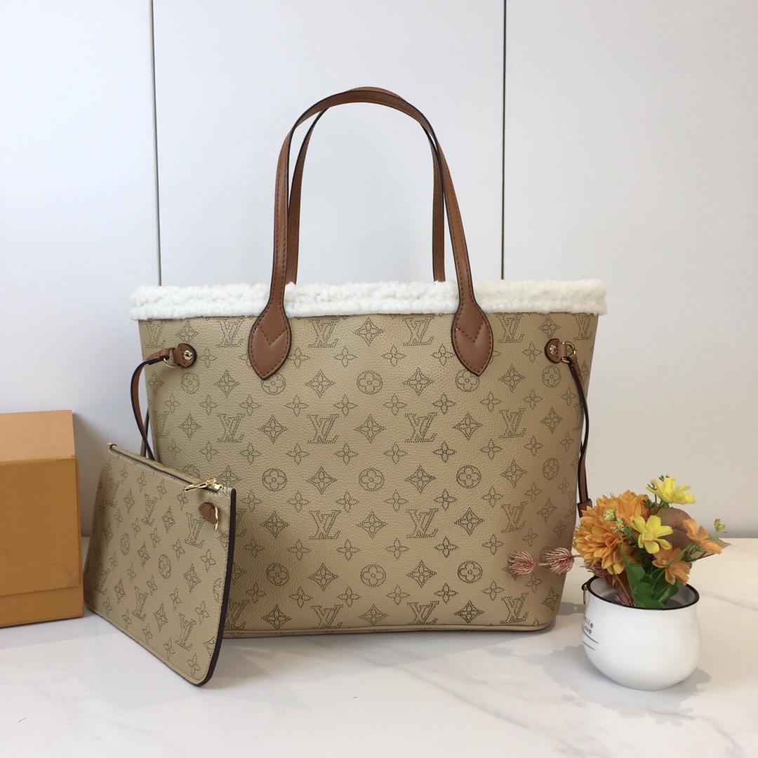 LV bag 643